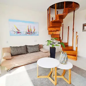 https://expoholidays-duplex-1-dormitorio-con-vistas-al-puerto.es-andalucia.com